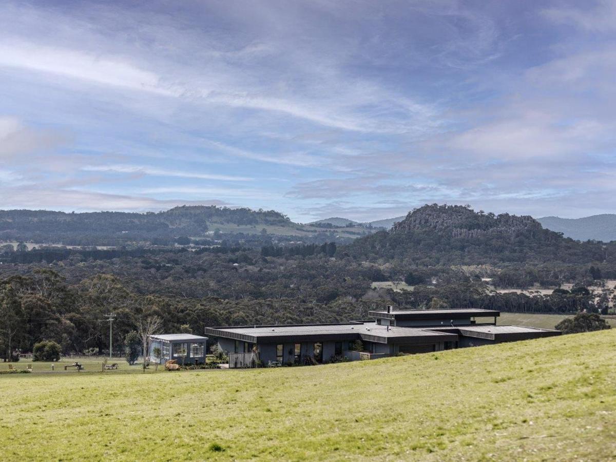 Hanging Rock Views Woodend Exterior photo